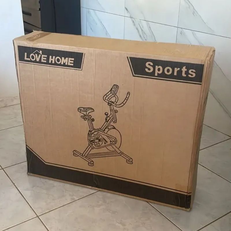 Caixa fechada da bicicleta ergométrica spinning Sevenfit EPS-988 recém-entregue.