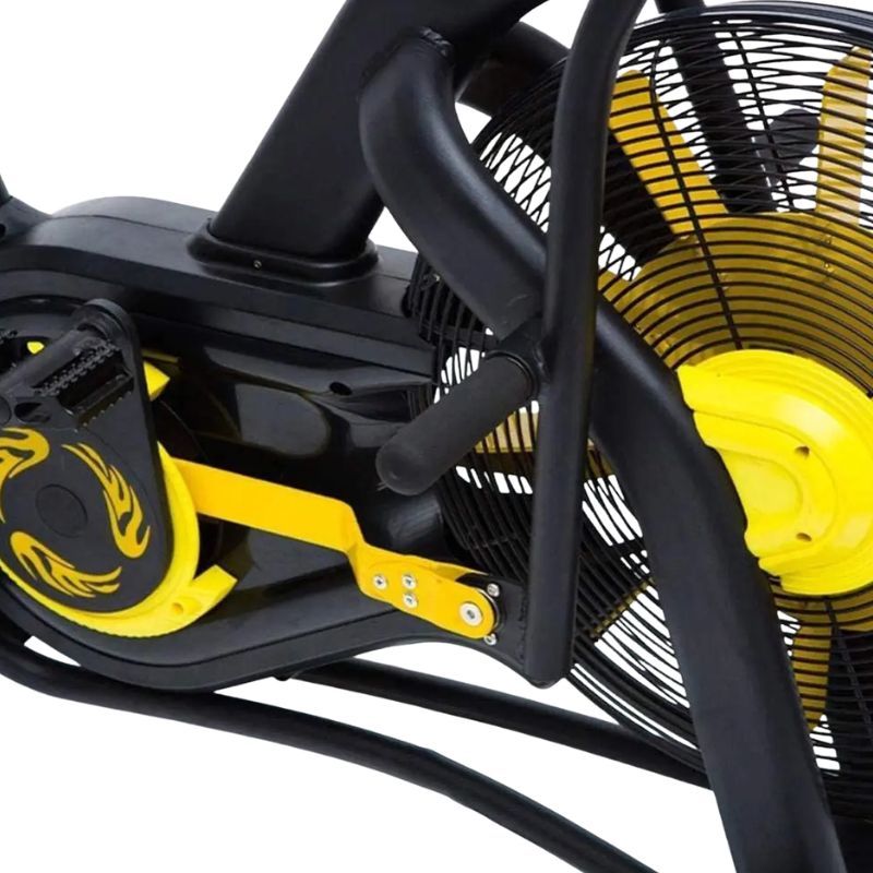 Detalhe do ventilador de resistência a ar da bicicleta ergométrica