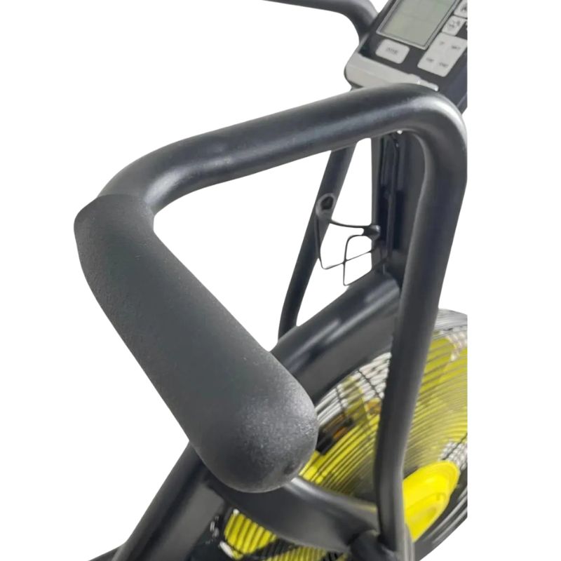 Detalhe do ventilador de resistência a ar da bicicleta ergométrica