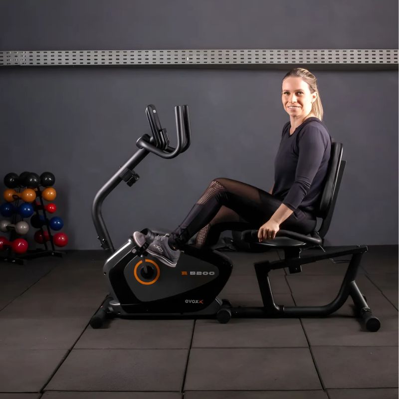 Bicicleta Ergométrica Horizontal Evox R5200 - Imagem de detalhe 1
