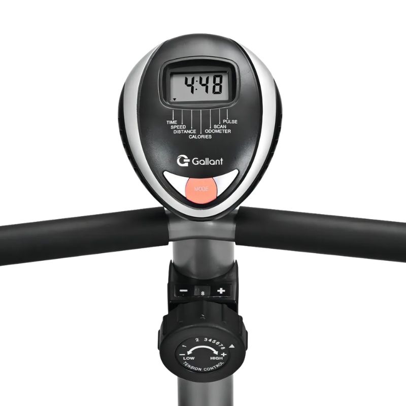 Painel digital LCD e guidão frontal da bicicleta ergométrica Gallant Elite Pro.