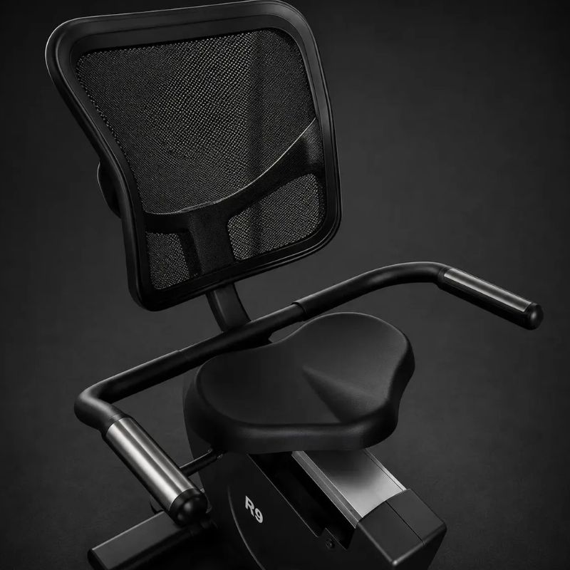 Assento anatômico Deluxe e encosto em tela respirável da Evox Delux R9