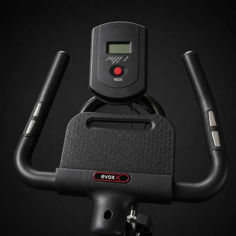 Painel LCD multifuncional e guidão ajustável da bicicleta ergométrica Evox X1.