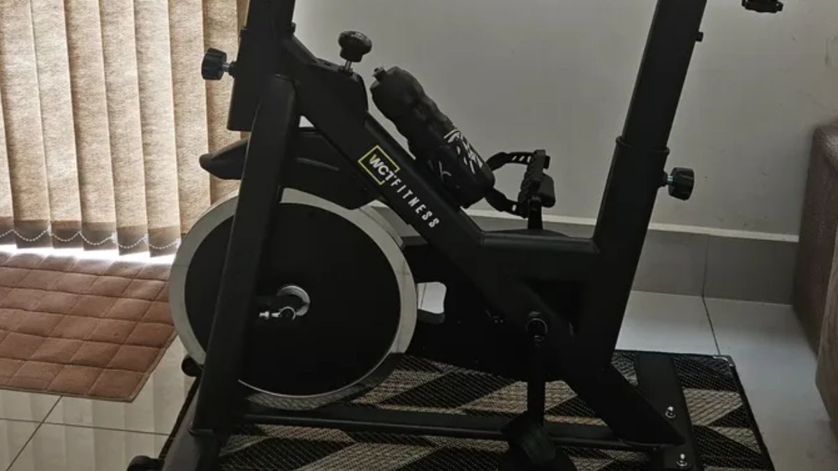 Ajuste de altura do assento e guidão da bicicleta WCT Fitness Spinning